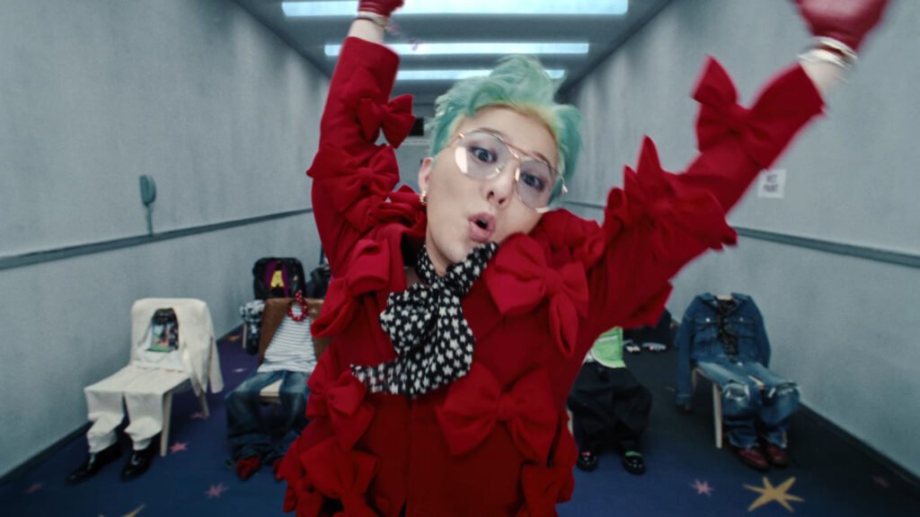 G-Dragon Too Bad MV still 1