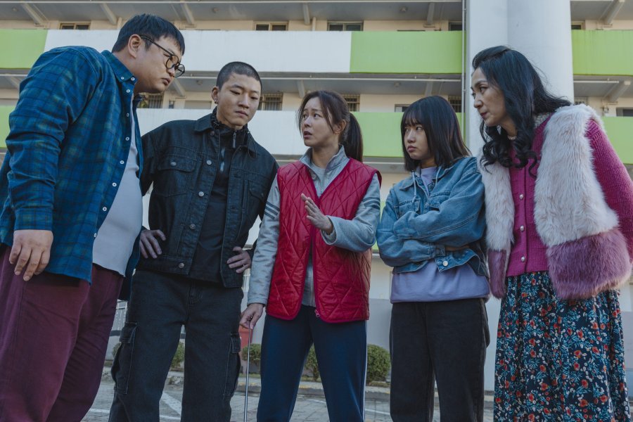 Korean Movies Like Wall to Wall Still 3