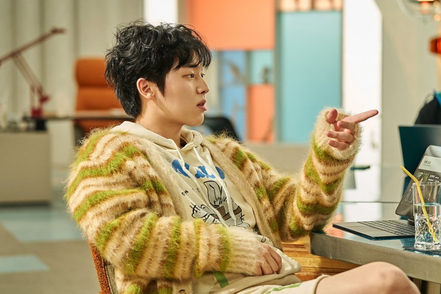 Mantis Review Still 5