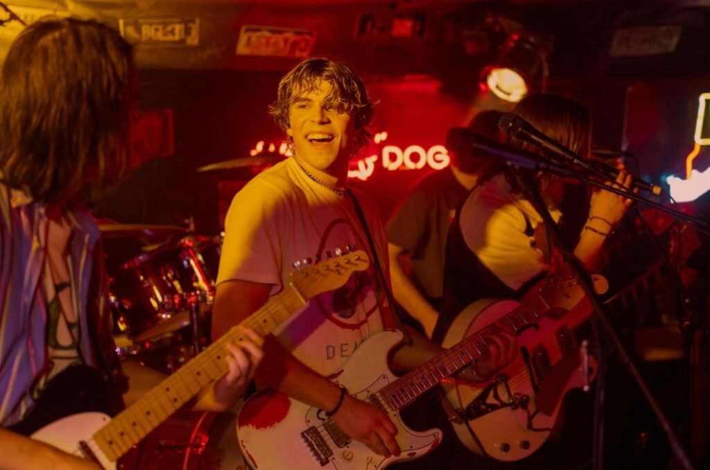 The Runarounds Review Still 2