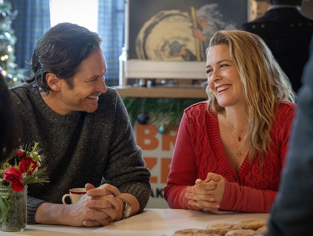 A Merry Little Ex-Mas Review Still 1