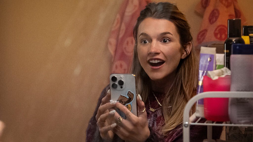 Roommates Review Still 2