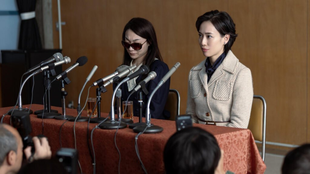 Straight to Hell Review Still 4