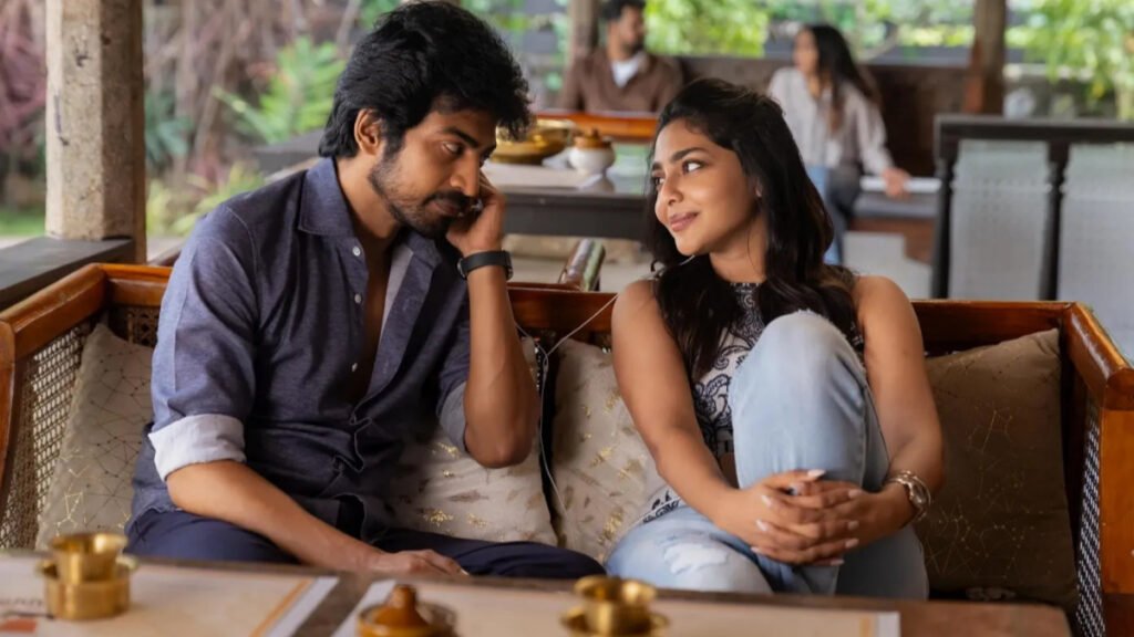 #Love Review Still 3